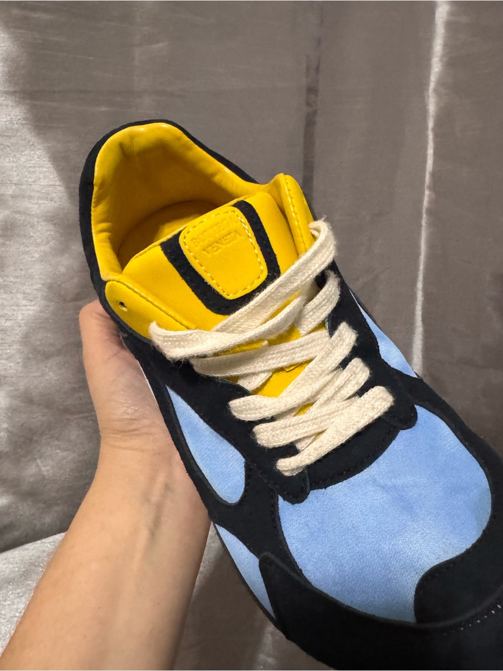 Sneakers Unisex Light Blue and Black Retro Runner with Yellow Accent - Picture 15 of 16